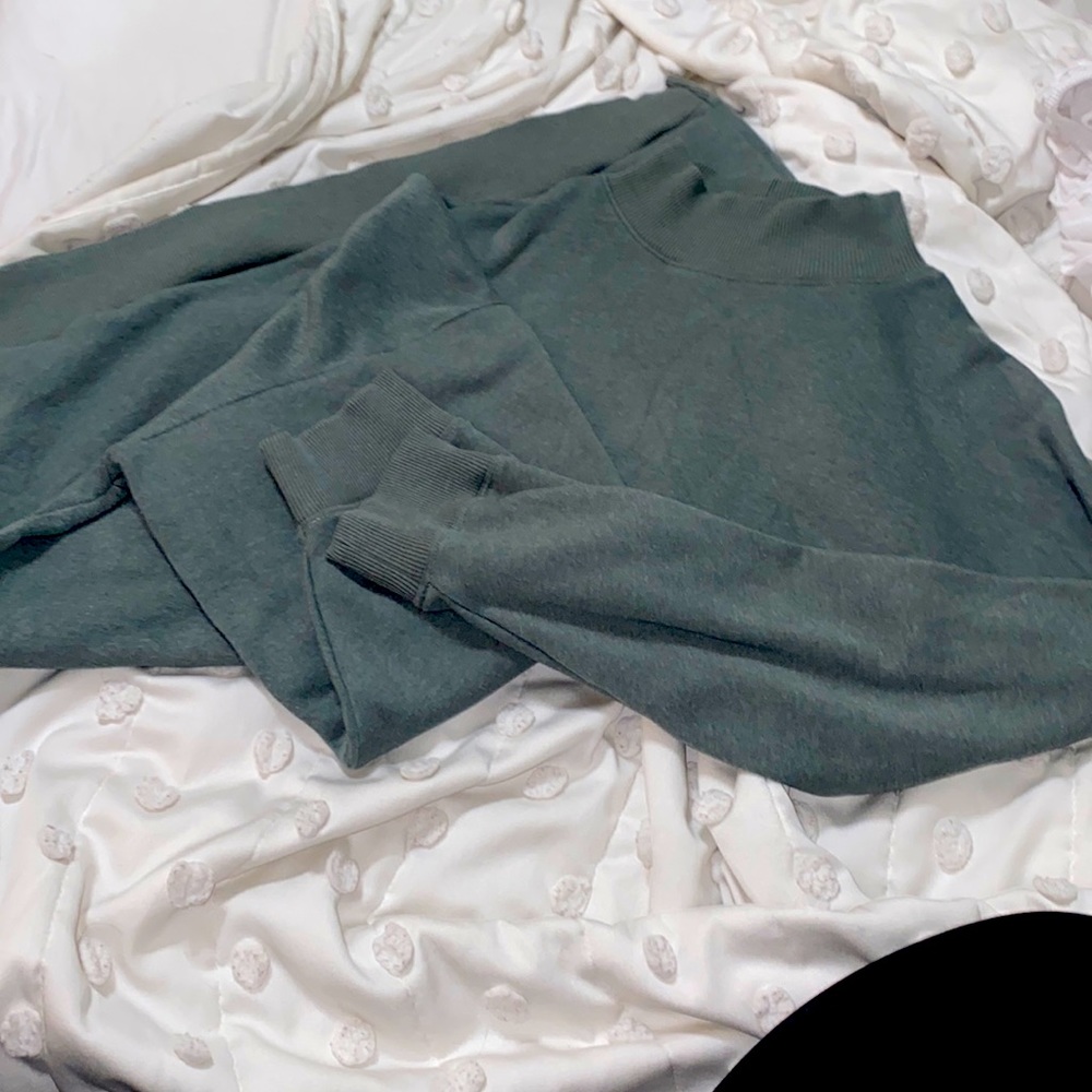 oversized mock neck sweat shirt